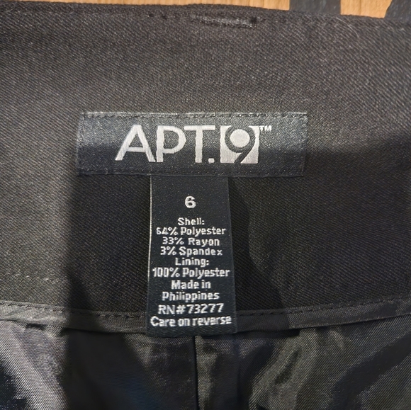 Black dress skirt - Picture 2 of 3